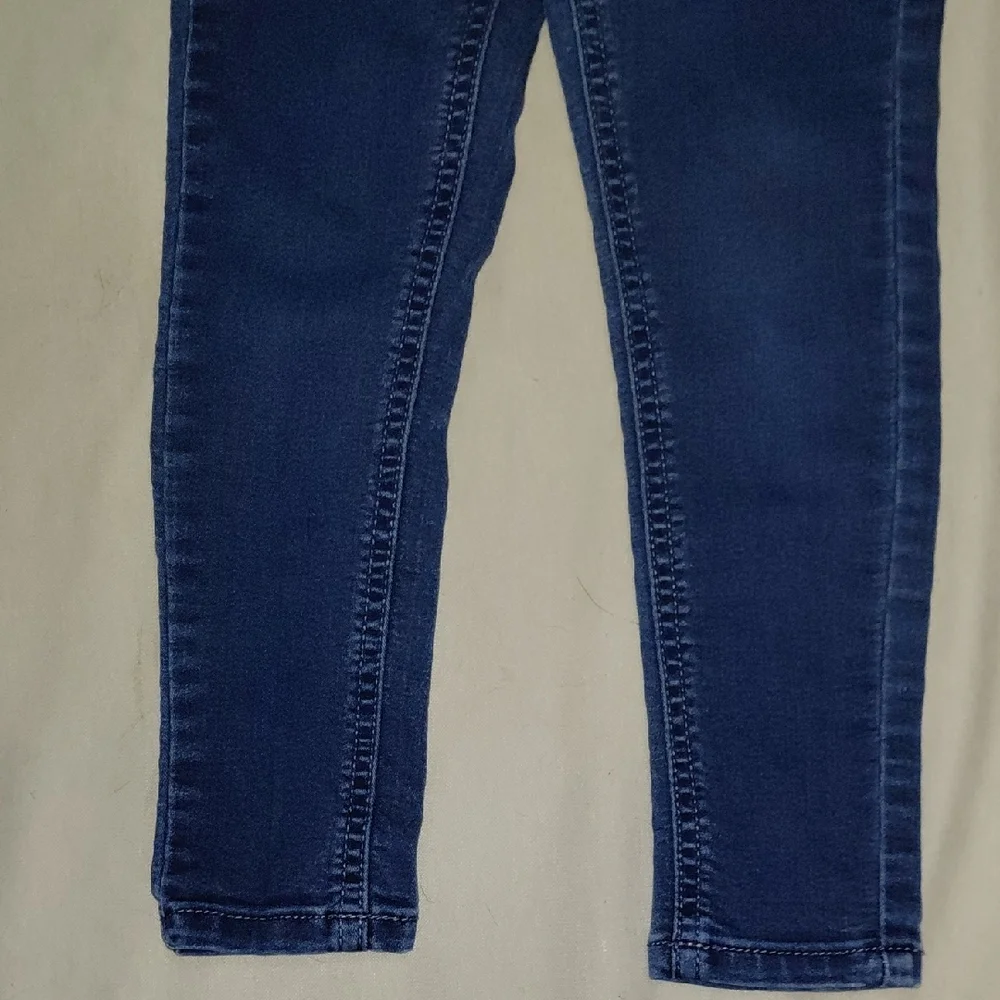 Gymboree Speckled Knit Sweater With Falls Creek Jeggings 4/5
